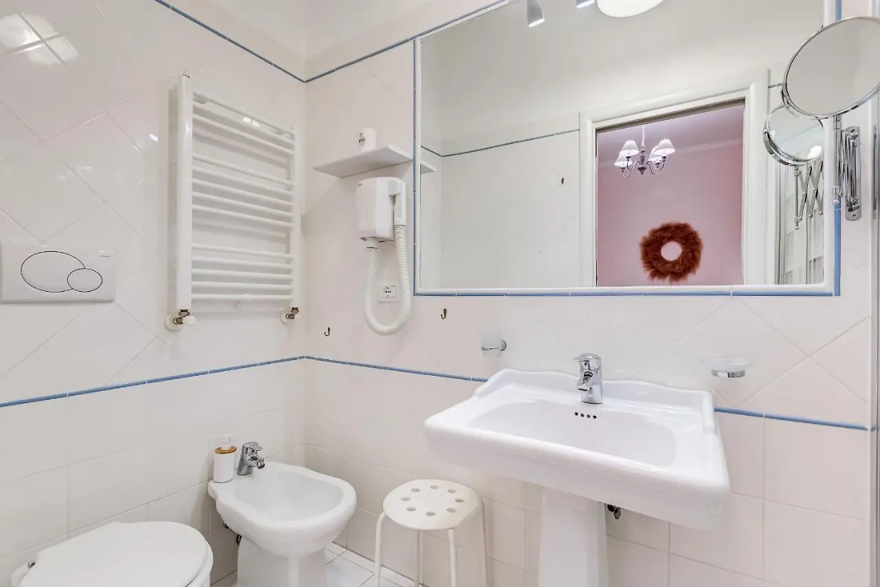 Trevi Fountain Modern Apartment Rome
