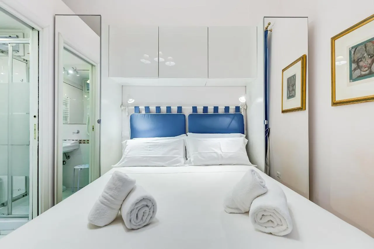 Trevi Fountain Modern Apartment Rome