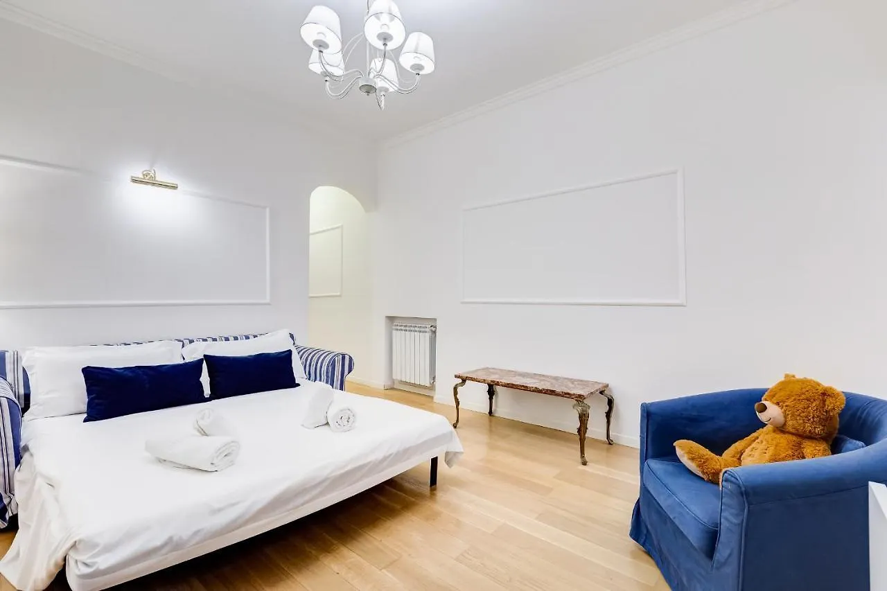 Trevi Fountain Modern Apartment Rome