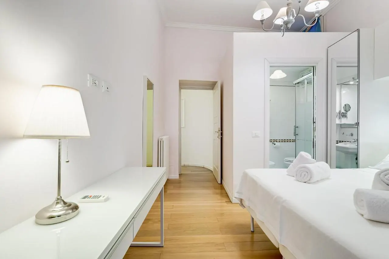 Trevi Fountain Modern Apartment Rome