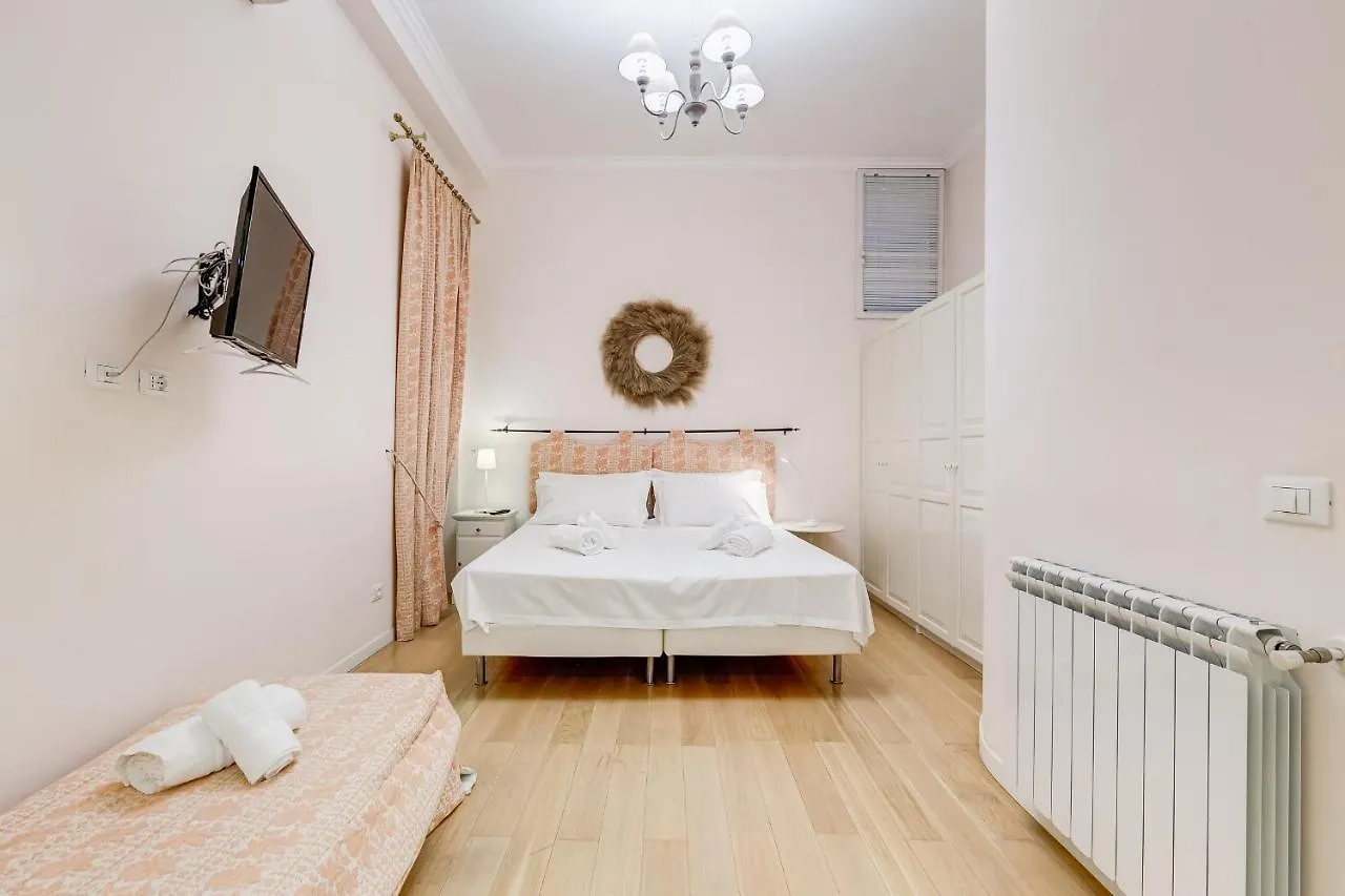 Trevi Fountain Modern Apartment Rome
