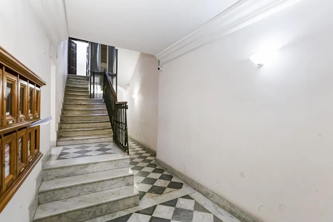 Trevi Fountain Modern Apartment Rome